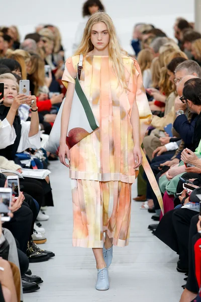 Look 32